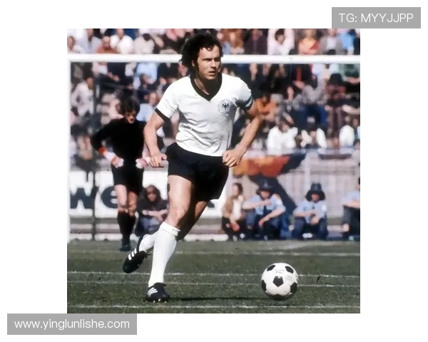 弗朗茨·贝肯鲍尔：德国足球传奇人物的辉煌历程与传奇成就