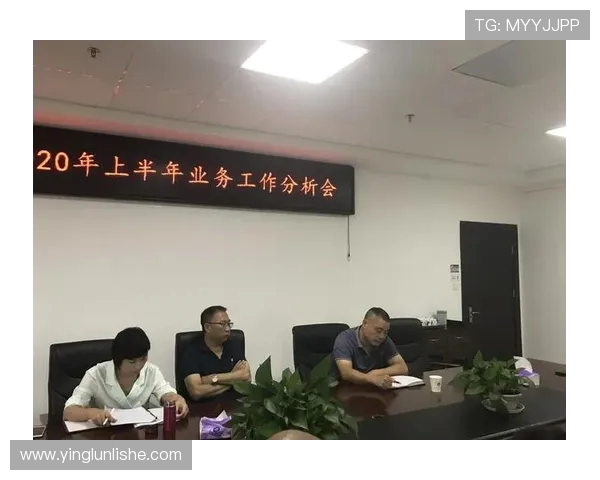 武汉羽毛球队在邀请赛中的团队协作表现分析与点评